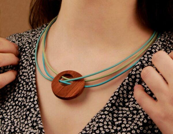 Collier turquoise cuir et bois