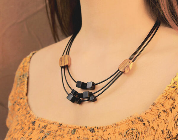 Collier artisanal bois, cuir et tagua