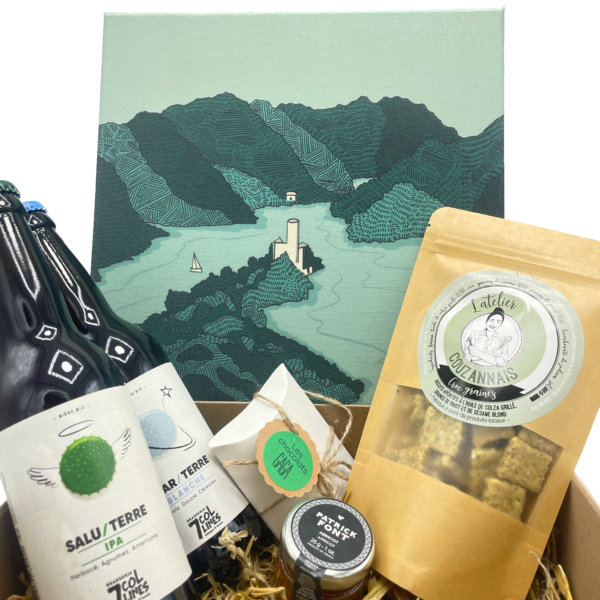 Box du terroir avec deux bières, des chocolats gaga, de la confiture et des biscuits apéritifs, et sa toile.